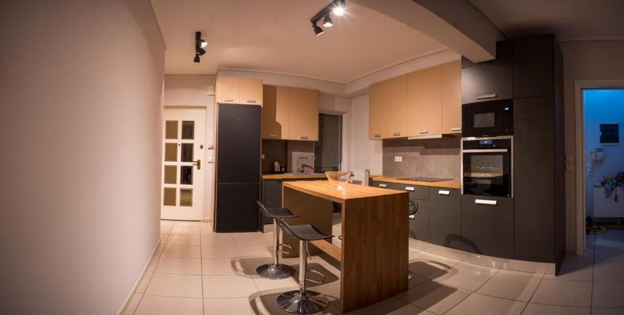 It Is A Pleasant, Modern, Functional House! Apartment Пирея Екстериор снимка